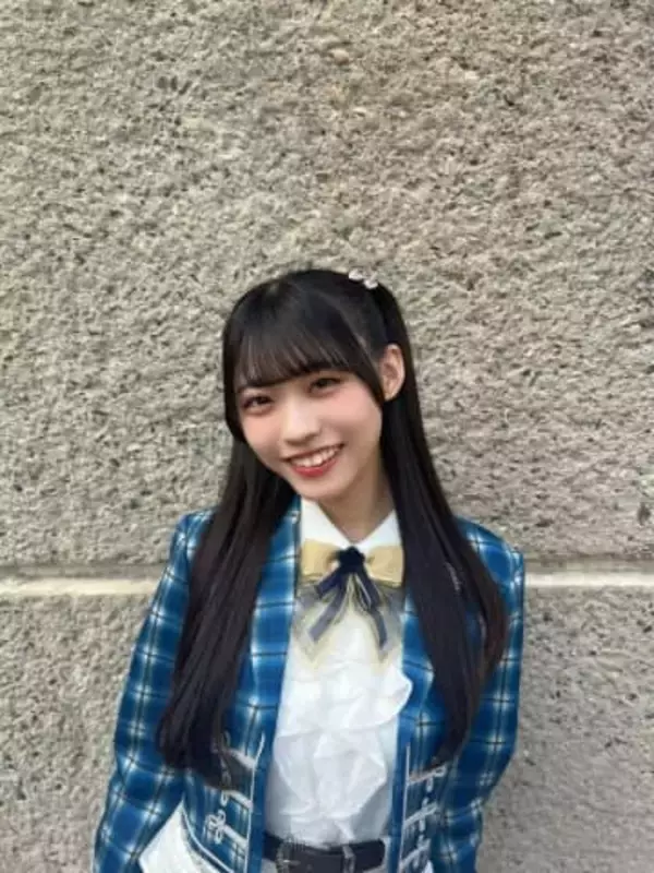 素肌にオーバーオール…18歳人気アイドル〝衝撃〟開放ショットに「ま、マジ？」「かわいすぎる」