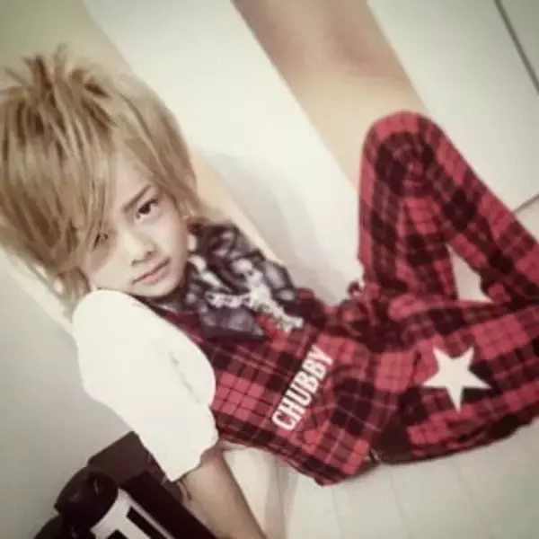 進学校で学年2位…9年前大炎上〝小学生ホスト〟の近影に仰天「教育成功やん」「立派になりすぎて」「あんな批判されてたのに…いい方向に」