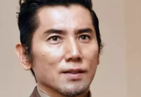 本木雅弘〝還暦記念〟1日限定CMに反響「今とぜんぜん変わってなくないですか？」と上白石萌音も驚き　ファン「いいものはずっと...なんですよね！」「もっくん還暦に驚き」の声