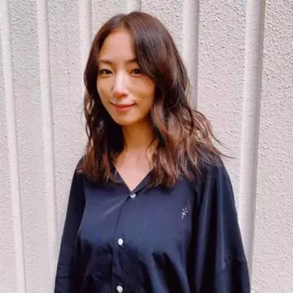 「フェロモン…」4カ月で－4キロボディ！元グラビア女王・MEGUMI〝紐ちら見せ〟姿に「たまんねー」「カリスマ」「お見事です」「年を重ねるたびにどんどん…」
