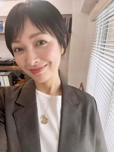 「例えマニアックすぎ」元モー娘・市井紗耶香〝大事故ヘア〟自虐ショット！レジェンド芸人化に「ワードセンス最高！」「電撃！」の声