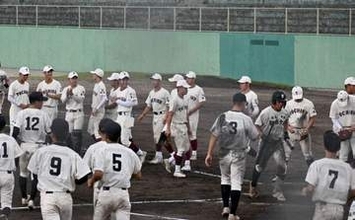 夏春連続甲子園を目指す東筑が4回戦へ　新チーム初の公式戦で快勝　2試合が雨で延期に【九州地区高校野球　福岡大会】