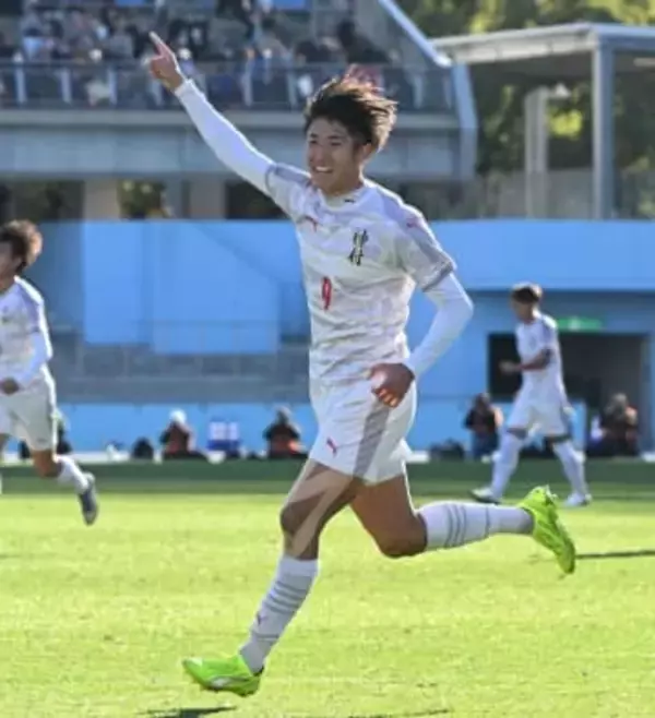 全国高校サッカー選手権　国立行きの4強出そろう　全国総体Vの神村学園はエース倉中悠駕が大量4発