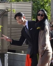 身長195センチ！冨永愛〝20歳モデル長男〟冨永章胤の近影に「目力が…」「お口元に品がある」「立ち姿キレイ」「オーラいっぱい」の声