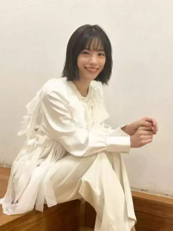 「いつもと雰囲気違う？」當真あみ、〝別人級〟姿に「イメージ変わって新鮮」「透明感バグってる」映画撮影オフショットが話題