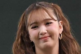 「めっちゃママの顔してる〜泣ける」藤田ニコル、生後1カ月娘とお宮参りショットが話題「あまりにも幸せが溢れてる！」