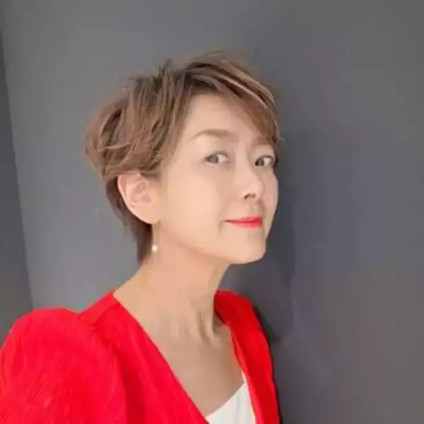 妻は16歳上・秋本奈緒美…48歳・元仮面ライダー俳優〝新たな決意〟ショットに反響「渋みが出てきてる」「挑戦する姿が素敵」の声