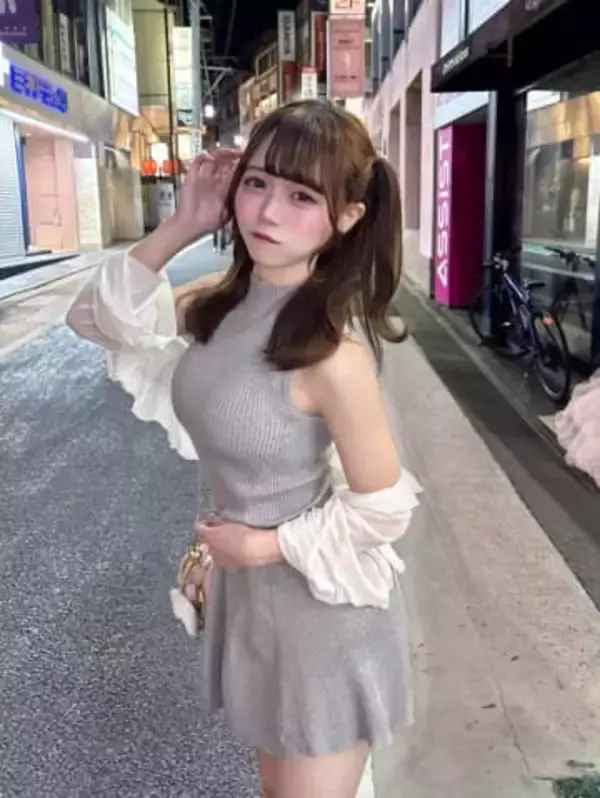 「実は...現役の」衝撃告白ショットのアイドルが話題「目に輝きが出てきた」「露出増えたね」