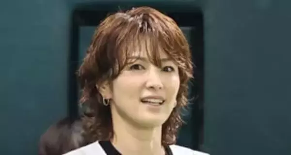 「後ろ姿がメンズだわ」と自虐!?吉瀬美智子〝自然体ショット〟に「確かに…イケメン」「後ろ姿まで爽やか」