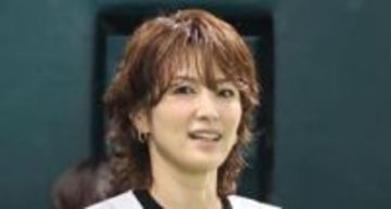 「後ろ姿がメンズだわ」と自虐!?吉瀬美智子〝自然体ショット〟に「確かに…イケメン」「後ろ姿まで爽やか」