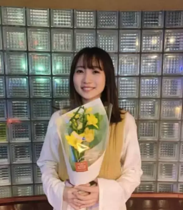 〝激変〟派手髪＆眼鏡姿の幾田りらに反響「今までにない違ったスタイルで良い」「似合ってる」