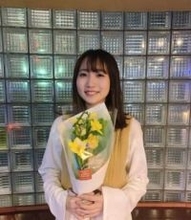 〝激変〟派手髪＆眼鏡姿の幾田りらに反響「今までにない違ったスタイルで良い」「似合ってる」