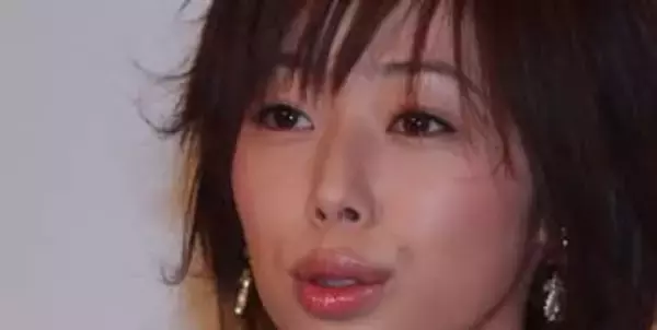 「ママにそっくり」井上和香〝10歳娘とデート〟ショットに「唇の形がまったく一緒」「同じ髪形」の声