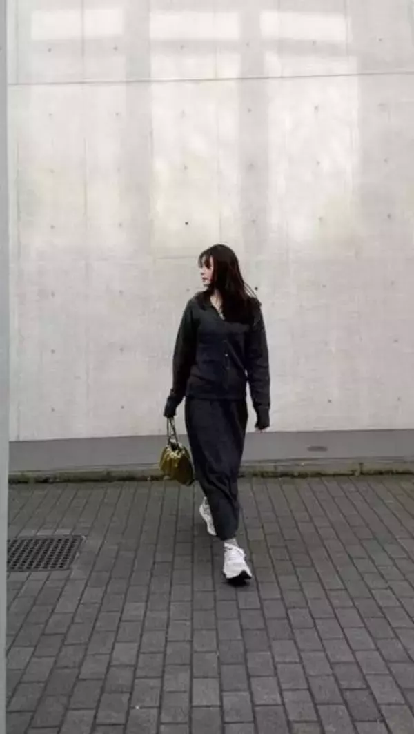 「刺激強過ぎる」昨年末に離婚…モデル古畑星夏〝心機一転〟両肩ざっくり＆ミニ丈姿に「もう最高」「控えめに言って女神」の声