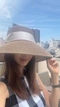 「え？49？」夫は13歳下の現役騎手、娘は14歳…ほしのあき〝老けないポーチの中身〟公開に「童顔すぎて羨ましい」「可憐さをキープできるの凄い」の声