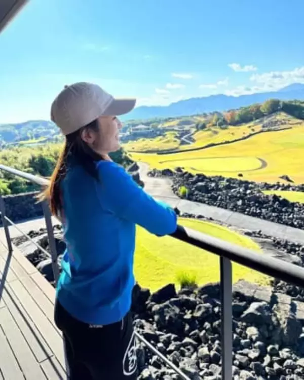 〝九死に一生〟生放送中の事故乗り越え…弁護士転身の53歳〝先輩アナと久々2S〟に「絆を感じる」「おふたりとも良い笑顔」の声