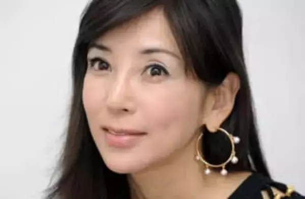 人間ドックで偶然発見された「胆管がん」で54歳逝去…川島なお美さんとの〝結婚式フォト〟で夫が記念日祝福「素敵なお写真」「涙が出た」反響続々
