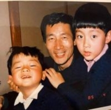 初孫をあやす小泉元首相...溺愛ぶりに進次郎も「見たことない顔」「こういう顔するんだ」と驚き！「孫には弱いですね」「感動した」「やっぱ親子似てる」反響止まず