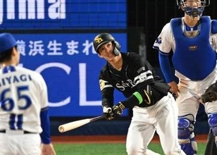 右投げ右打ちも利き手は左手　書道は両手とも達筆　プロ初安打初本塁打のソフトバンク髙橋隆慶、実戦向き打撃を生む〝器用さ