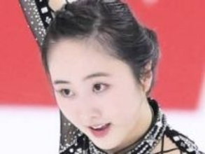 「痩せましたよね」本田望結〝黒ずくめチラリ〟ショットに「太もも寒くない??」「大人の女性っぽくて素敵ですね」と反響