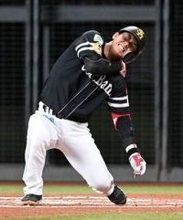 ソフトバンク今宮健太にアクシデント　左肩付近に死球直撃で途中交代