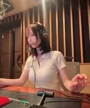 ゴールドビキニでびしょ濡れ…グラドル清水あいり〝水かけ祭り参加〟ショットに「金色のビキニが輝いてて最高」「たまらん」の声