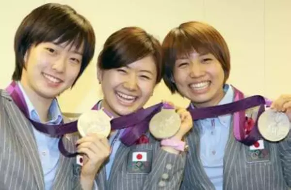 「誰かと思った…」石川佳純さん〝5時間おしゃべり〟8歳年上盟友との2Sに「卓球の鬼…」「卓球界のスター」の声