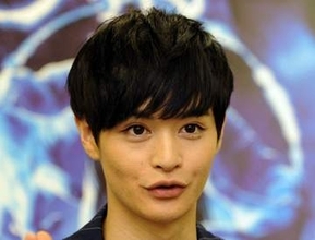 「一瞬だれ!?」「えっえっ!」人気女優と結婚6年で〝激変〟瀬戸康史の近影に「風貌にびっくり」「随分とワイルドに…」の声