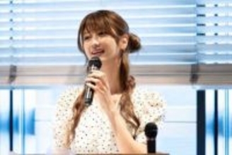 「厚着が苦手」ABEMAアナ〝季節外れのピタT姿〟に反響「スタイル良すぎ」「せめて半袖で笑」