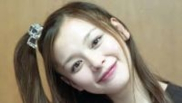 「時が止まってる…というか逆戻り!?」ビビアン・スー〝衝撃の50歳ショット〟に反響「50歳ってビビる」「ビビアンに転生したい」