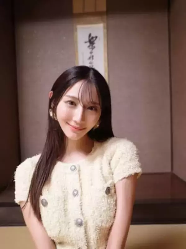 「おぉぉぉ！」「攻めてますね」素肌にオーバーオール〝9頭身〟斎藤恭代に「チョー最高に素敵」の声