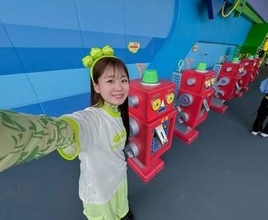 「すごい」「どんな肌触り」〝ムギュッとハグ〟モデル・清川果林に「幸せすぎるとこんな顔に」「タマちゃんを思い出した」の声