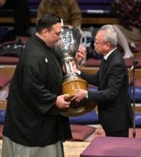 年間最多勝の大の里を表彰　29年ぶりに本人受け取れず【大相撲九州場所】