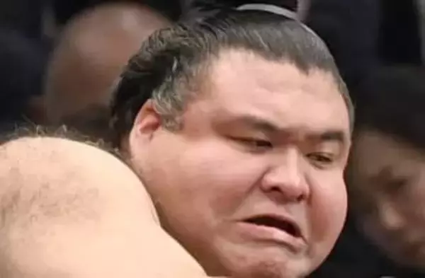 「髙安が惚れ込んだだけのことはある」元大関の妻、歌手の杜このみ〝36歳のびっくりミニ〟姿に反響「若々しいからミニスカは似合います」