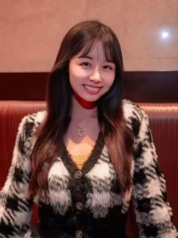 「体調が改善されてきた」〝白いバスタオル〟姿で病状報告のグラドルくりえみに意見様々「このチグハグさはなに？」「もっと体を労わるべき」