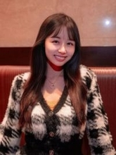 「体調が改善されてきた」〝白いバスタオル〟姿で病状報告のグラドルくりえみに意見様々「このチグハグさはなに？」「もっと体を労わるべき」