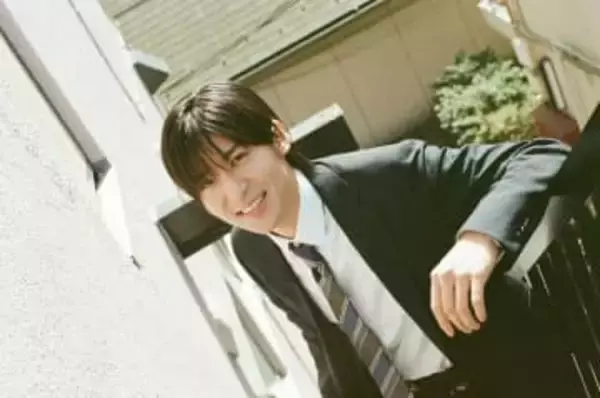 「蓮くんの足の間に…」Snow Man〝全員集合ショット〟に反響「目黒くん愛されてるんだな」「泣ける」