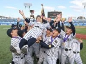 父から重責引き継ぎ…初優勝の九州国際大付、楠城祐介監督「地域の方にいい結果をお知らせできた」【明治神宮大会高校の部】