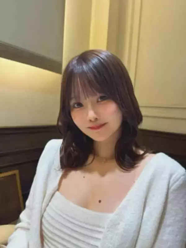 お腹チラリ、大胆ユニ姿で侍観戦の27歳タレント吉田恵美に「愛を感じます」「勝利の女神様」