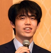 「こんな殿方に…」23歳・藤井聡太〝ふっくら〟近影が話題に！「嬉しそうな顔」「少し見ない間に、、、大人に」