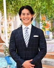 「真っ黒に焼けたムキムキ」TBS齋藤アナ〝短パン一丁〟バキバキ姿に驚愕「逞しすぎて笑ってしまった」「これ以上脱がないで」