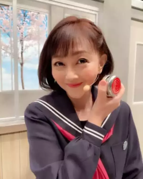 「なぜ劣化しないの？」56歳浅香唯〝久々グラビアショット〟に大反響「ビビる」「本気出しましたね」