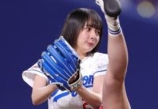 「こ、これは」〝役満ボディ〟岡田紗佳、大胆カレンダーショットに大反響「こんなん卓上にあったら何にも手がつかない」