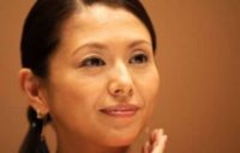 「そうは見えないけど」腕にキスマ、還暦ショットの小泉今日子に反響「かっけー」「何てったって永遠のアイドル」