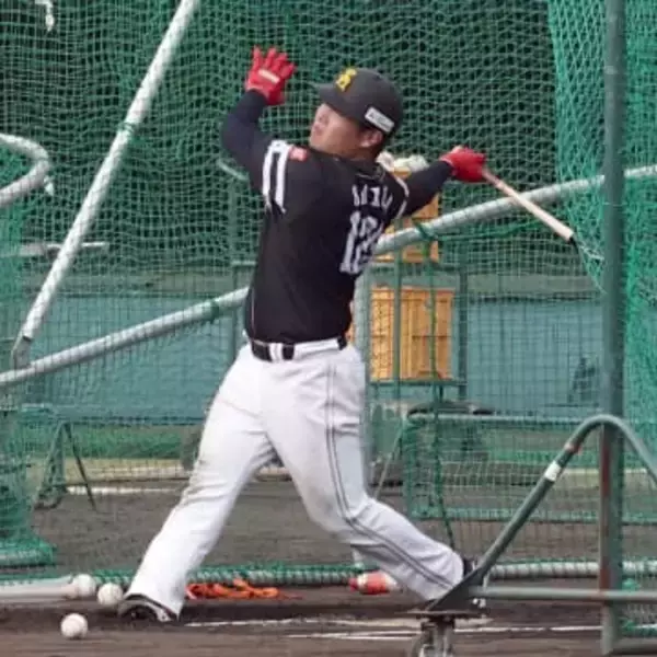 「誰にも負けないくらい飛ばせ」　ソフトバンク育成20歳、本塁打王4度の大砲の言葉に感銘　初体験のA組紅白戦では連続三振