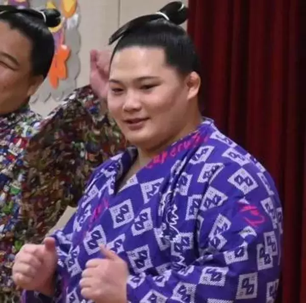 「やっば！！すんごいことになってる！！」引退から1年〝激変〟元幕下力士・雷鵬さんの最新姿に驚きの声「プロテインを送りたくなる」「髷から急に今風に…」