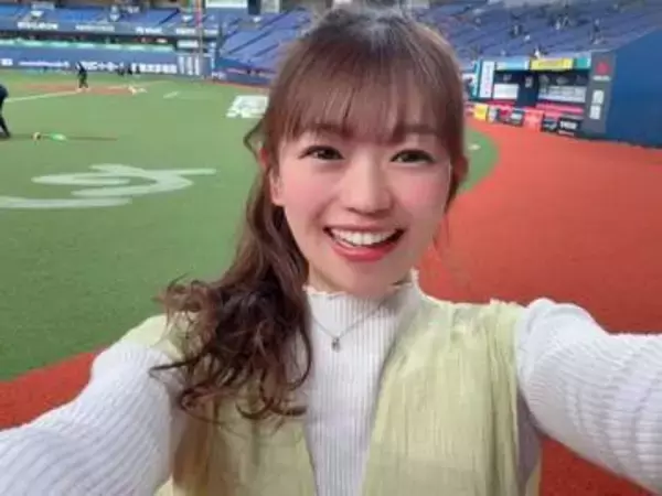 「え？ガチで？」球団チアから女優転身！斜め切り込みワンピース姿の元アイドル岡村茉奈に脚光「ドキドキやないかーい」