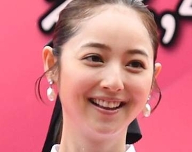 「疲れてるように…」「ちょっと怖いかも」夫・渡部建は秋田で地上波復帰…〝印象一変〟佐々木希、モデル姿に「いつもと違う雰囲気もいい」「すて き」の声