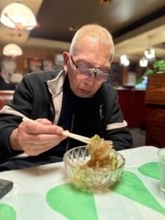 「まれに癌化します」シミ除去施術公開、高須院長〝匠の技〟発揮！75歳芸人の投稿が話題「他人の施術を見る機会はある意味貴重」「瞬速施術の匠の技」