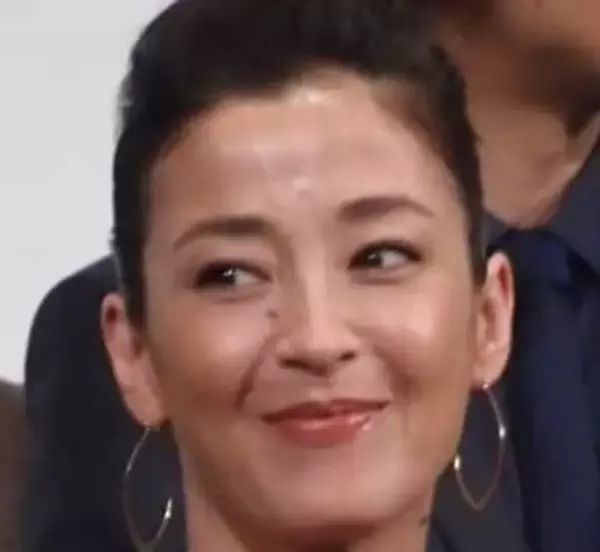 「ちょっと待って」森田剛×宮沢りえ〝夫婦密着レアショット〟に「剛ちゃんかっこよすぎて困る」「窪塚さんとも交流あるんだ―！森田夫妻！意外！」の声、人気俳優が投稿